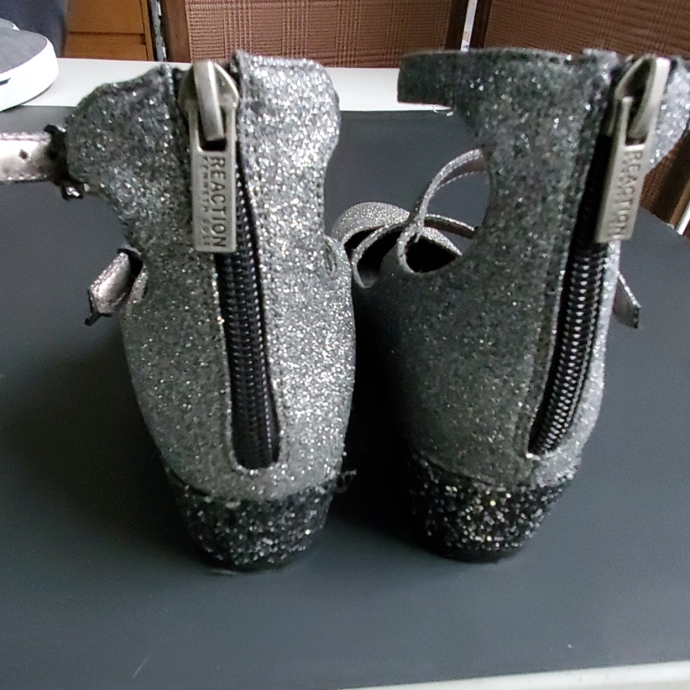 Shoes - Picture 3 of 4
